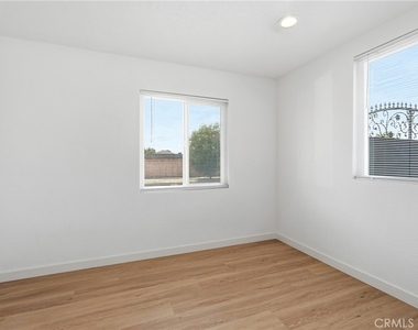 8647 Corbin Avenue - Photo Thumbnail 30