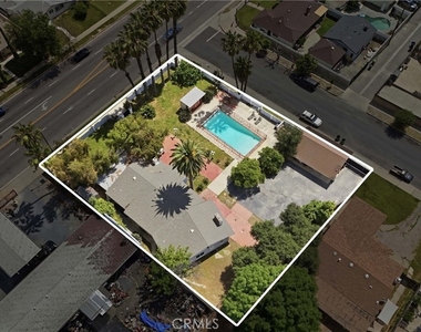 8647 Corbin Avenue - Photo Thumbnail 32