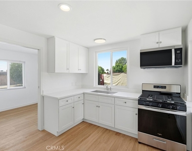 8647 Corbin Avenue - Photo Thumbnail 26