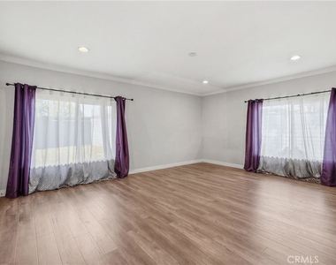 8647 Corbin Avenue - Photo Thumbnail 19