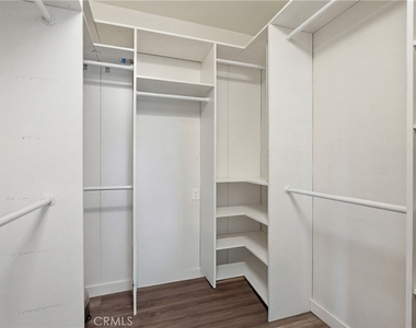 8647 Corbin Avenue - Photo Thumbnail 24