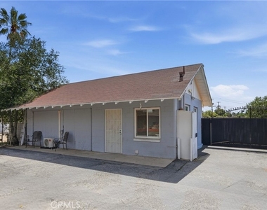 8647 Corbin Avenue - Photo Thumbnail 40