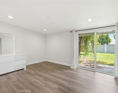 8647 Corbin Avenue - Photo Thumbnail 16