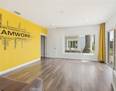 8647 Corbin Avenue - Photo Thumbnail 21