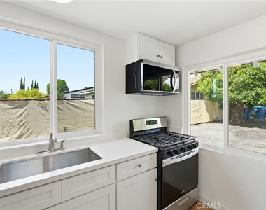 8647 Corbin Avenue - Photo Thumbnail 27