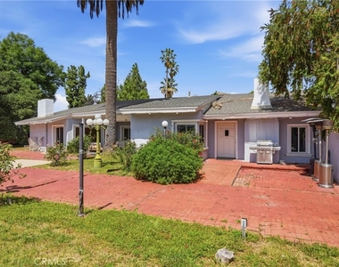 8647 Corbin Avenue - Photo Thumbnail 33