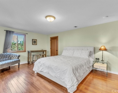 9824 Baden Avenue - Photo Thumbnail 4