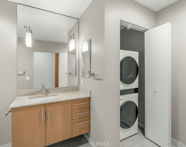 530 S Hewitt Street - Photo Thumbnail 13