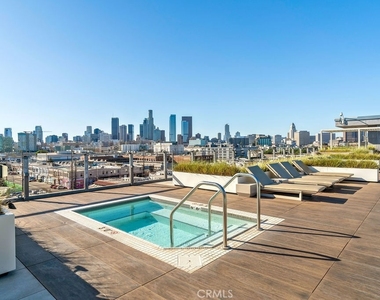 530 S Hewitt Street - Photo Thumbnail 16