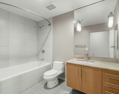 530 S Hewitt Street - Photo Thumbnail 11