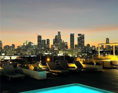 530 S Hewitt Street - Photo Thumbnail 1