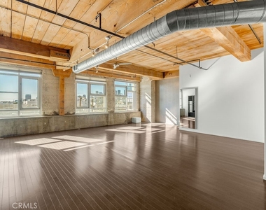 530 S Hewitt Street - Photo Thumbnail 3