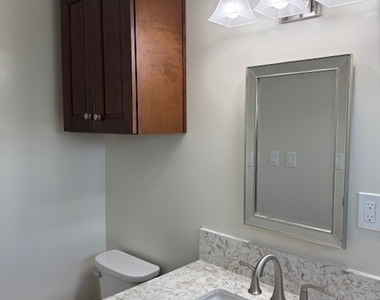1131 N Kenmore - Photo Thumbnail 10