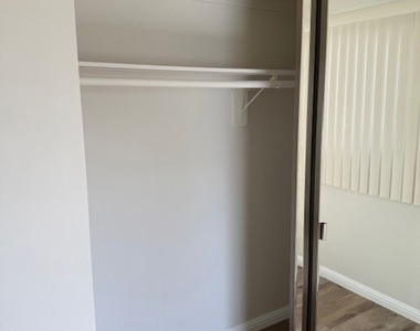 1131 N Kenmore - Photo Thumbnail 8
