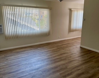 1131 N Kenmore - Photo Thumbnail 2