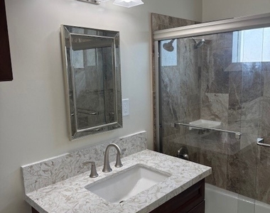 1131 N Kenmore - Photo Thumbnail 9