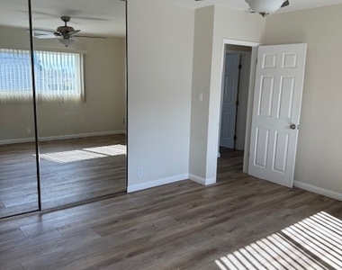 1131 N Kenmore - Photo Thumbnail 6