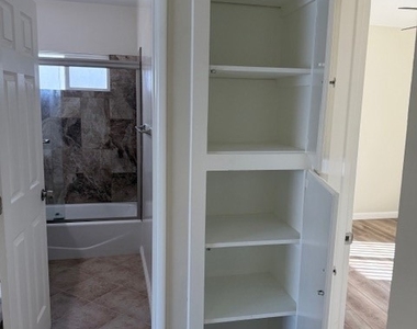 1131 N Kenmore - Photo Thumbnail 12