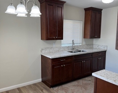 1131 N Kenmore - Photo Thumbnail 4