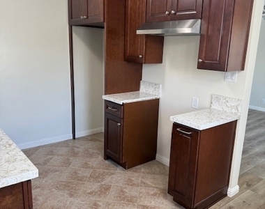 1131 N Kenmore - Photo Thumbnail 5