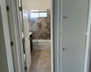 1131 N Kenmore - Photo Thumbnail 13