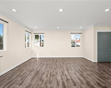 4816 Saturn Street - Photo Thumbnail 8