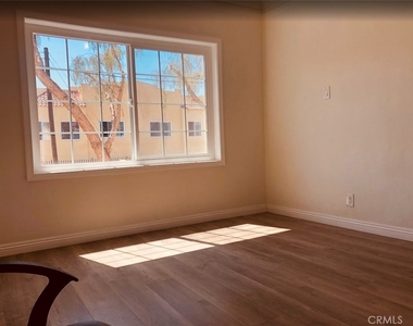 1010 Tremont St - Photo Thumbnail 3