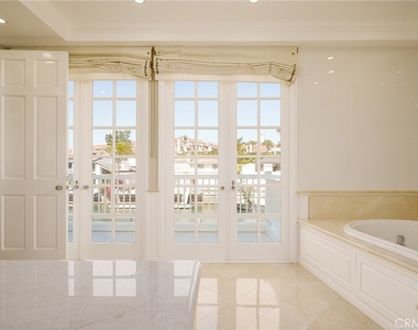 736 Harbor Island Drive - Photo Thumbnail 24