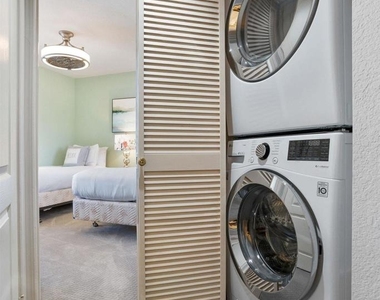 621 N Pacific Street - Photo Thumbnail 17