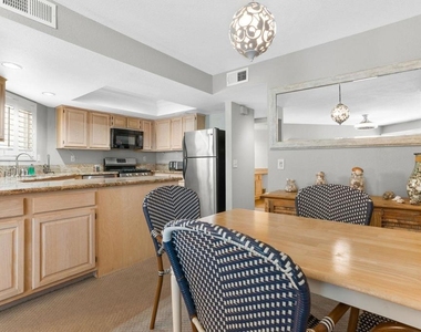 621 N Pacific Street - Photo Thumbnail 6