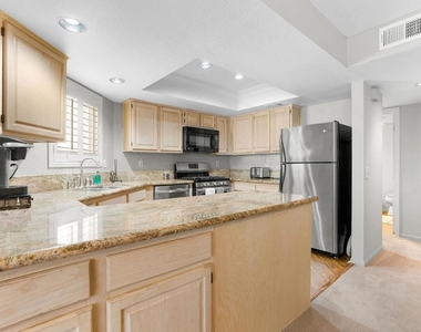 621 N Pacific Street - Photo Thumbnail 9