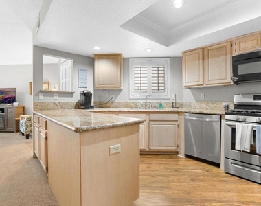621 N Pacific Street - Photo Thumbnail 8
