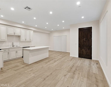 569 E Cypress Avenue - Photo Thumbnail 2
