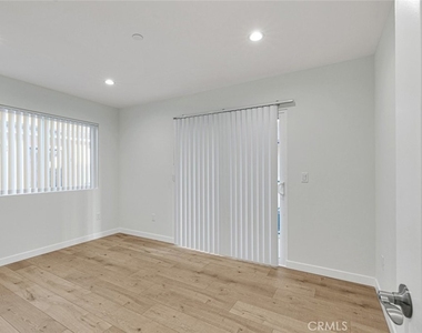 569 E Cypress Avenue - Photo Thumbnail 11