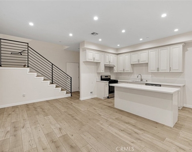 569 E Cypress Avenue - Photo Thumbnail 3