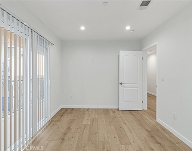 569 E Cypress Avenue - Photo Thumbnail 12