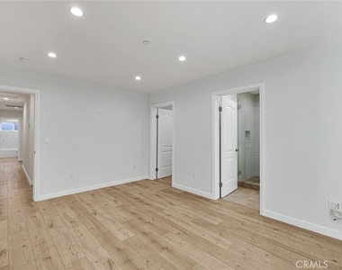 569 E Cypress Avenue - Photo Thumbnail 14
