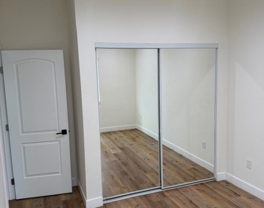 5875 S Towne Avenue - Photo Thumbnail 7