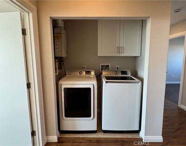 1529 Pleasant Avenue - Photo Thumbnail 8