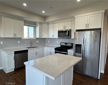 1529 Pleasant Avenue - Photo Thumbnail 2