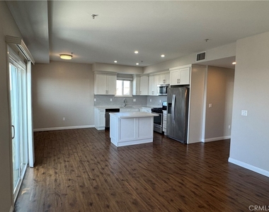 1529 Pleasant Avenue - Photo Thumbnail 3