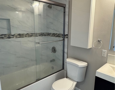 1529 Pleasant Avenue - Photo Thumbnail 11