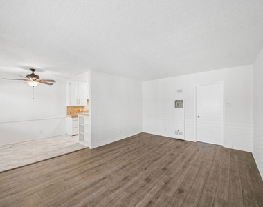 7209 Willoughby Avenue - Photo Thumbnail 1