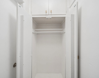 7209 Willoughby Avenue - Photo Thumbnail 10