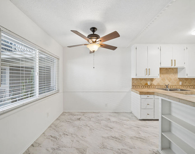7209 Willoughby Avenue - Photo Thumbnail 3