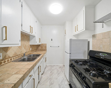 7209 Willoughby Avenue - Photo Thumbnail 4