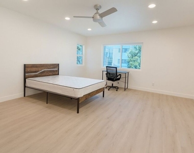 1189 W 36th Place - Photo Thumbnail 7
