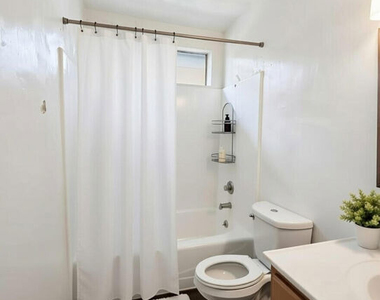 1208 W Adams Boulevard - Photo Thumbnail 4