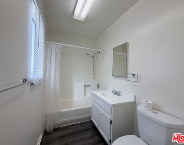 1137 W 36th Place - Photo Thumbnail 5