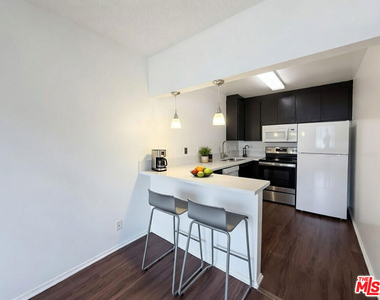 1137 W 36th Place - Photo Thumbnail 1